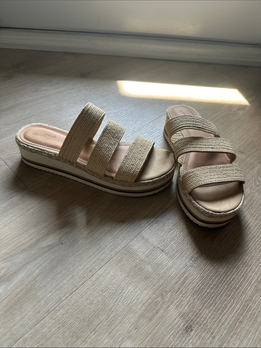 Universal Thread Beige Triple-Strap Platform Slide Sandals